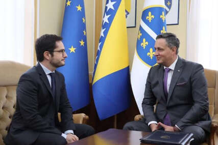 Bećirović sa ambasadorom Francuske u BiH Delmasom: Ne dozvoliti urušavanje ključnih institucija
