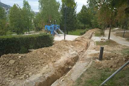 Bosnainfo u izvidnici: Šta se dešava u sarajevskom parku? Sve raskopano već dva mjeseca (FOTO)