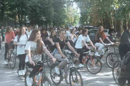 Na biciklijadi na Vrelu Bosne učestvovalo više od 250 učenika