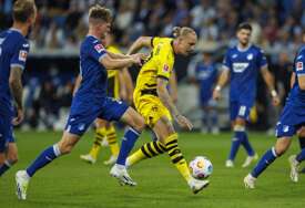 Borussia Dortmund i sa deset igrača do sigurne pobjede nad Hoffenheimom