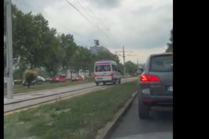 Hitna pomoć u Sarajevu zbog kolapsa u saobraćaju vozila tramvajskim šinama
