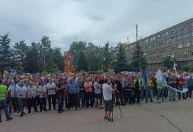 Radnici ArcelorMittala Zenica održali polusatni protest pred zgradom uprave