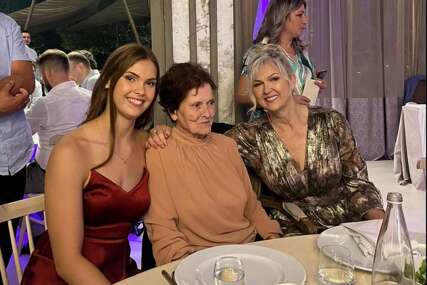 Tri generacije: Lana Pudar sa bakom i mamom