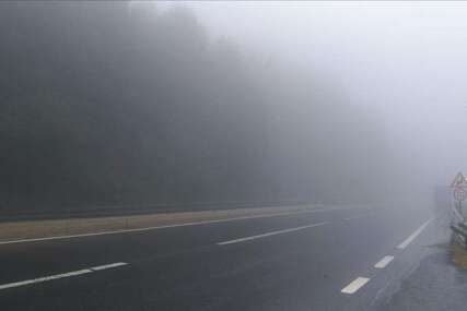 Vozači oprez: Magla smanjuje vidljivost na dionicama uz rijeke