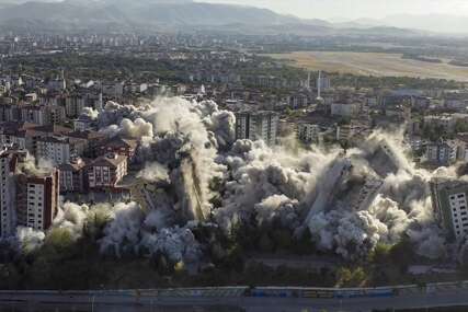 Turska: U Malatyji istovremeno srušeno devet zgrada oštećenih u zemljotresu (FOTO)