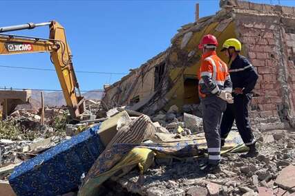OSMI DAN Ekipe tragaju za ljudima ispod ruševina nakon razornog zemljotresa u Maroku