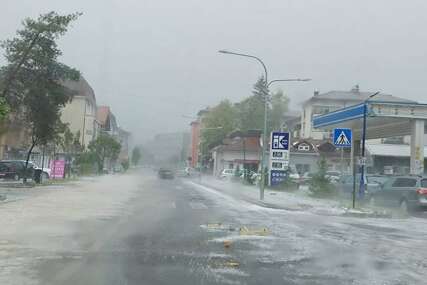 Jako nevrijeme pogodilo dijelove BiH: Padao grad, ulice pod vodom... (FOTO)