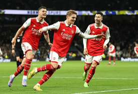 Arsenal strijepio u derbiju Londona, ali ostao u borbi za titulu prvaka