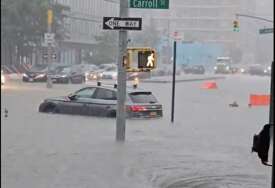 Apokaliptične snimke iz New Yorka: Poplave zaustavile grad, ulice se pretvorile u rijeke!