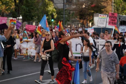 "Mi gorimo, a Ana se češlja" Pride u Beogradu bez incidenata, uz jake snage policije