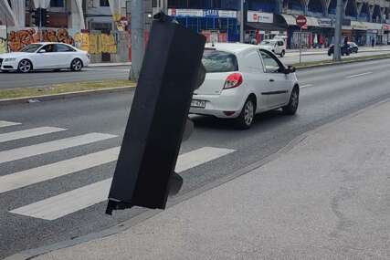 Haos u Sarajevu: Trolejbusi ne rade, oboren semafor kod stadiona Grbavica