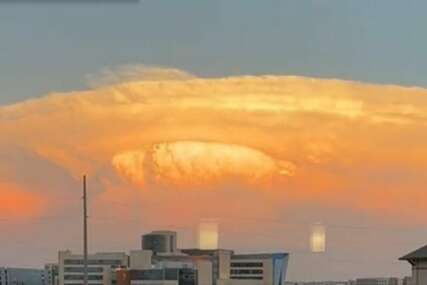 Zastrašujući prizor na nebu: Izgleda kao da je eksplodirala atomska bomba (VIDEO)