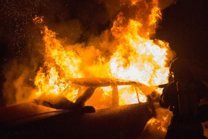 Na putu Podgorica - Cetinje izgorjela šlepa sa 9 automobila