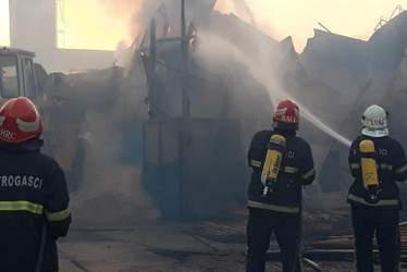 Vatrogasci u zapaljenom stanu pronašli trogodišnje dijete, ljekari se bore za njegov život