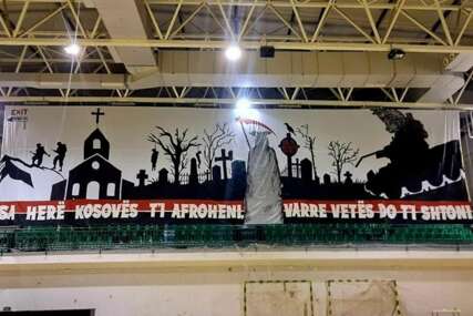 Potez navijača KK Trepča obišao internet: Groblje, tenk i poruka: "Koliko god puta se približite Kosovu..." (FOTO)