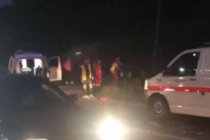 Pet osoba povrijeđeno u teškoj nesreći u Rajlovcu (VIDEO)