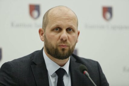 Elvedin Okerić: Ministrica Hota-Muminović konačno vraća obrazovni sistem gdje i pripada