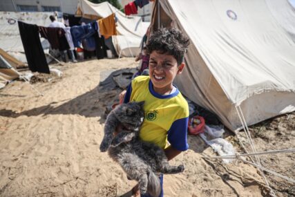 Stotine kampova postavljeno za Palestince u Gazi: "Djeca se igraju u šatorskom naselju, nisu svjesna horora oko njih" (FOTO)