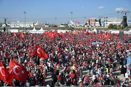 STOTINE HILJADA LJUDI NA ULICAMA Veliki miting za Palestinu počeo u Istanbulu (FOTO)