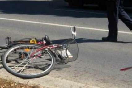 Biciklista udario pješakinju i teško je povrijedio, pa pobjegao