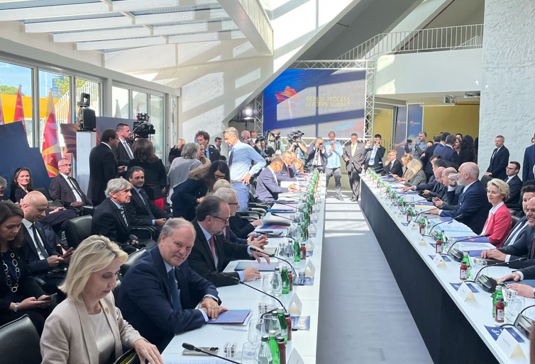FOTO: SA SATANKA U TIRANI/EIB
