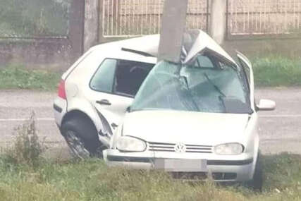 U stravičnoj nesreći 18-godišnji vozač Golfa lakše povrijeđen