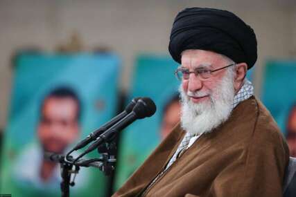 Khamenei: Niko ne može zaustaviti snage otpora ako Izrael nastavi bombardovati Gazu