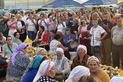 Bosnainfo na "Kladuškim danima poljoprivrede": Tradicija uz igru i pjesmu