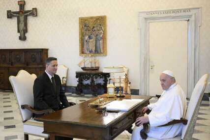 Vatikan: Bećirović razgovarao s poglavarom Katoličke crkve papom Franjom