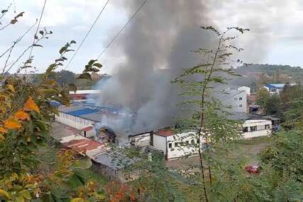 Požar u Gradačcu nanio ogromnu štetu fabrici “Kula”, uposlenici zabrinuti za radna mjesta