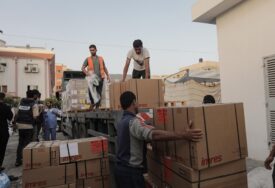 Ilegalni jevrejski doseljenici presreli pomoć Gazi i bacili je na cestu