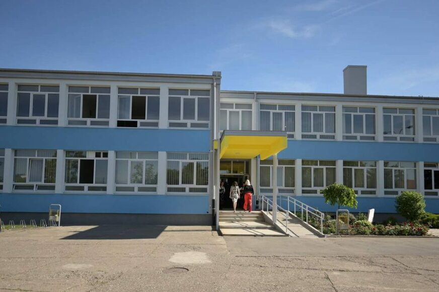 Osnovna škola Knez Ivo od Semberije