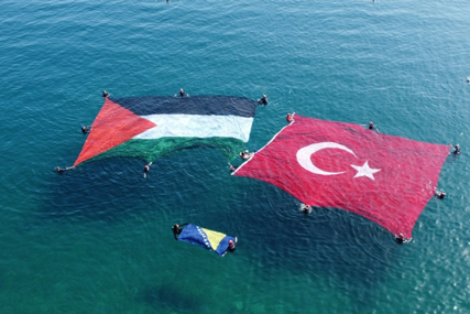Poruka solidarnosti: Spasioci na površini mora razvili zastave Turske, Palestine i BiH