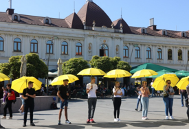 Tuzla poslala poruku! Žutim kišobranima oblikovan poznati simbol u čast hrabrih mališana
