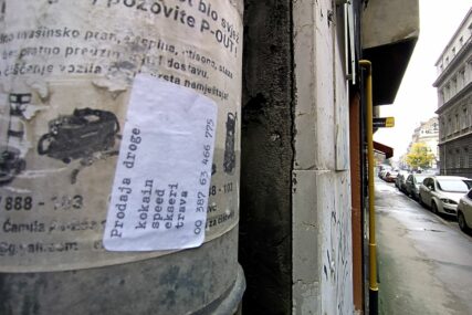 SNIMILE SU NAŠE KAMERE U centru Sarajeva osvanuo oglas za prodaju droge (FOTO)