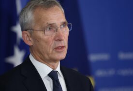 Stoltenberg: NATO pregovara o stavljanju nuklearnog oružja u pripravnost