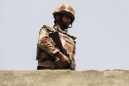 U napadu na konvoj pakistanskih vojnika 14 ubijenih
