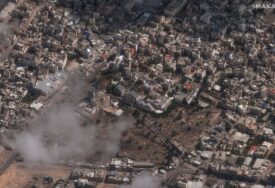 Izraelski ministar odbrane letio iznad Gaze da bi posmatrao napade, nazivajući ih "impresivnim"