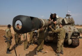 Izraelski tenkovi i oklopna vozila upali na jug Pojasa Gaze