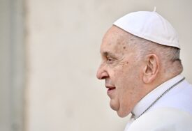 Papa boluje od infektivnog bronhitisa: "Još sam živ"