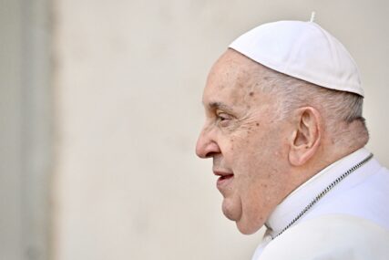 Papa boluje od infektivnog bronhitisa: "Još sam živ"
