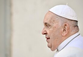 Papa Franjo: Oni koji vode ratove misle da su moćni, ali su jadni