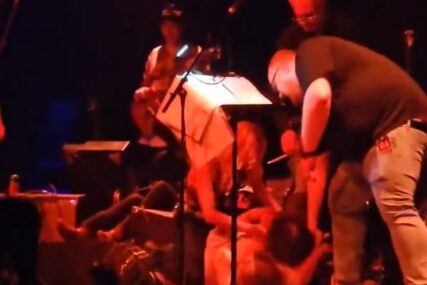 NEVJEROVATNO Članovi poznatog benda potukli se na bini, propala cijela turneja (VIDEO)