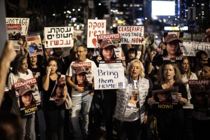 Porodice talaca koje drži Hamas protestovale u Tel Avivu: Želimo primirje