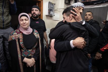 Dirljiv susret: Ahmed, najmlađi oslobođeni palestinski zatvorenik, ponovo sa porodicom