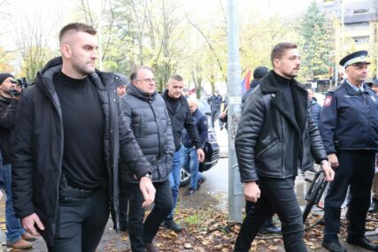 Nezadovoljni borci ispred zgrade SDP BiH u Banjaluci, stigli Nikšić i Konaković