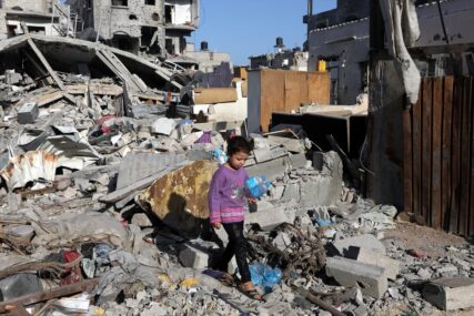 Palestinci u Rafahu među ruševinama svojih nekadašnjih domova (FOTO)