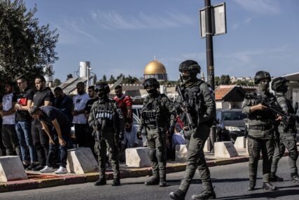 Već dva mjeseca izraleska policija sprečava Palestince da uđu u Al-Aqsu i mole se