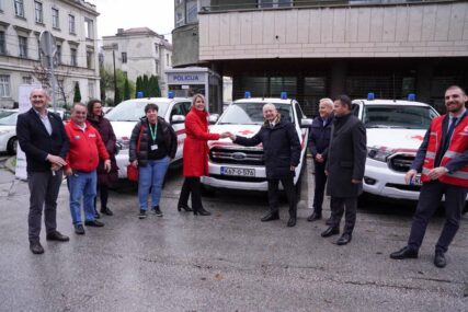 Crveni križ Italije donirao vozila za Društvo Crveni križ BiH, za bolje usluge prema migrantima