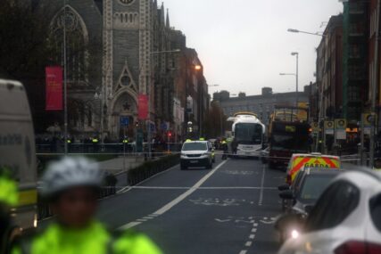 Nasilni protesti u Dublinu nakon što je pet osoba povrijeđeno u napadu nožem